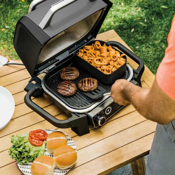 Ninja Woodfire Electric BBQ Grill & Smoker OG701EU